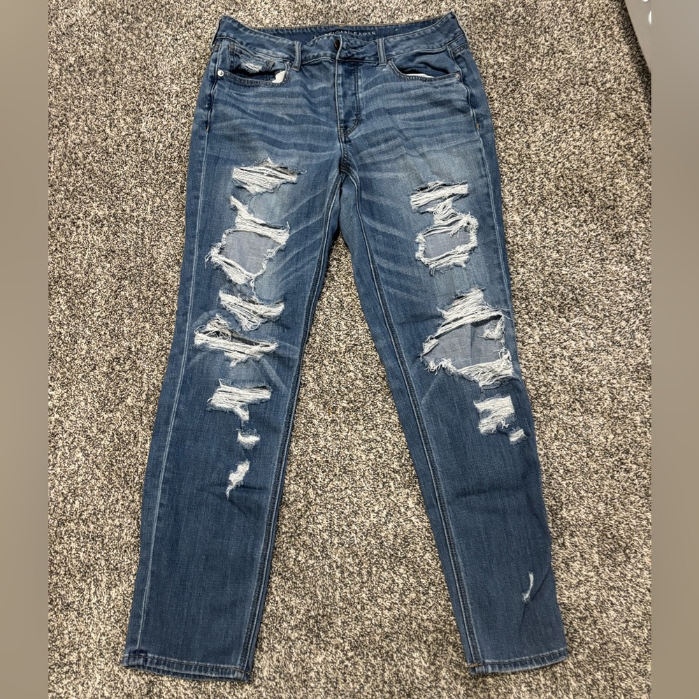 American Eagle Mom Jeans 
Size 10